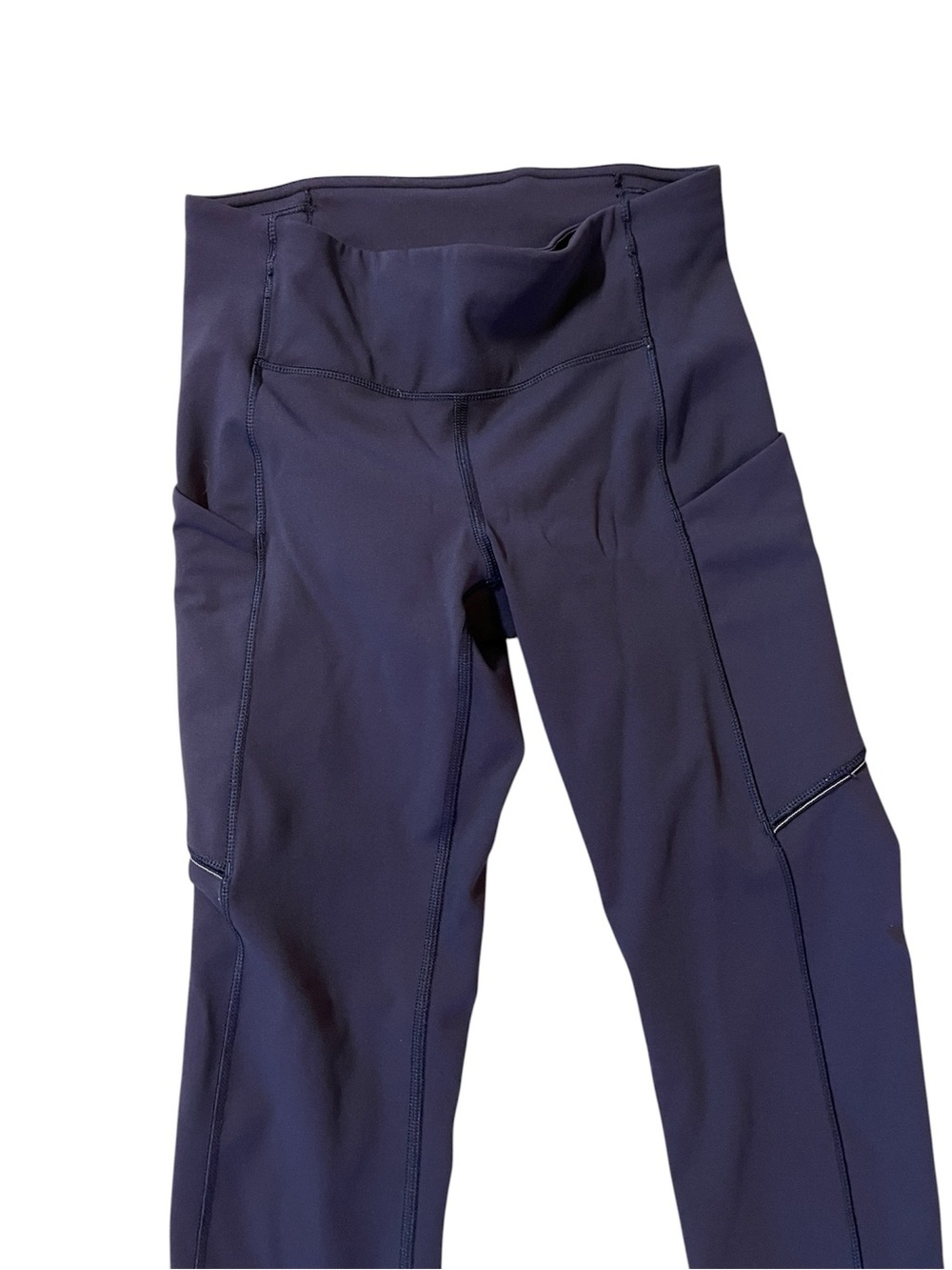 Lululemon Navy High-Rise Performance Leggings. Full length. Side pockets. Size 2